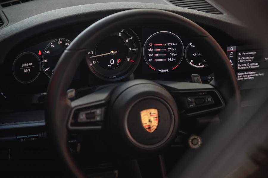 Панель приборов Porsche 911 Carrera (992) 2019 года  (NA) (фото 7 из 22)